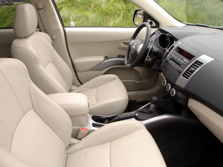  Mitsubishi Outlander Urban 2007 года  (фото 11 из 26)